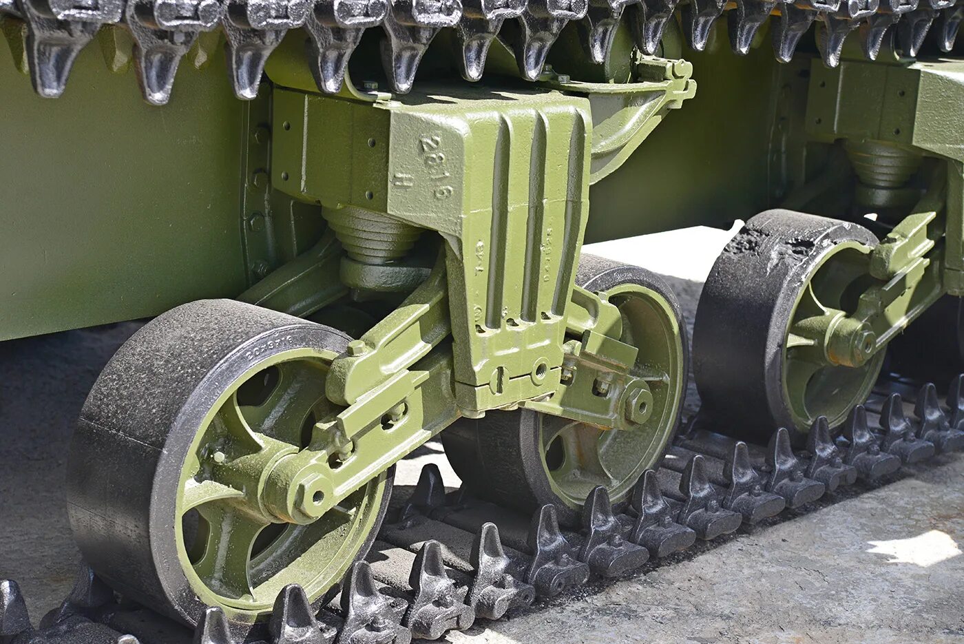 Танки телега. Огнеметная танкетка «фиат-ансальдо» cv-3/35l. Опорный каток танка шерман. Танки телега. Танковый прицеп тд-200.
