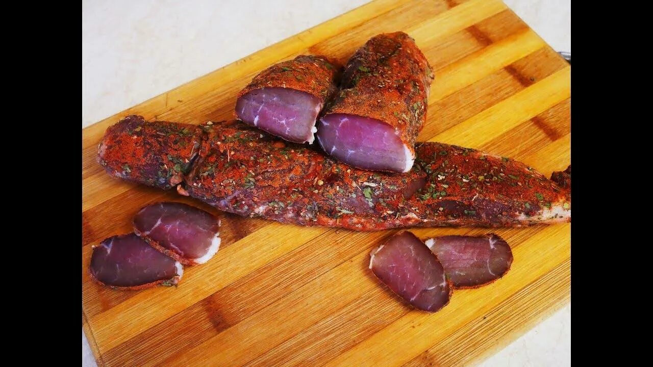 Бастурма из свиной вырезки. Бастурма из утки. Бастурма суджук. Бастурма свинина. Башкирская бастурма.