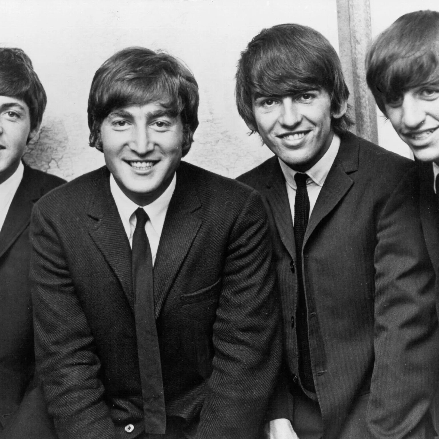 Самый молчаливый из битлз 5 букв. The beatles. английская группа 70 х годов пол маккартни. the beatles в великобритании. распад битлз.