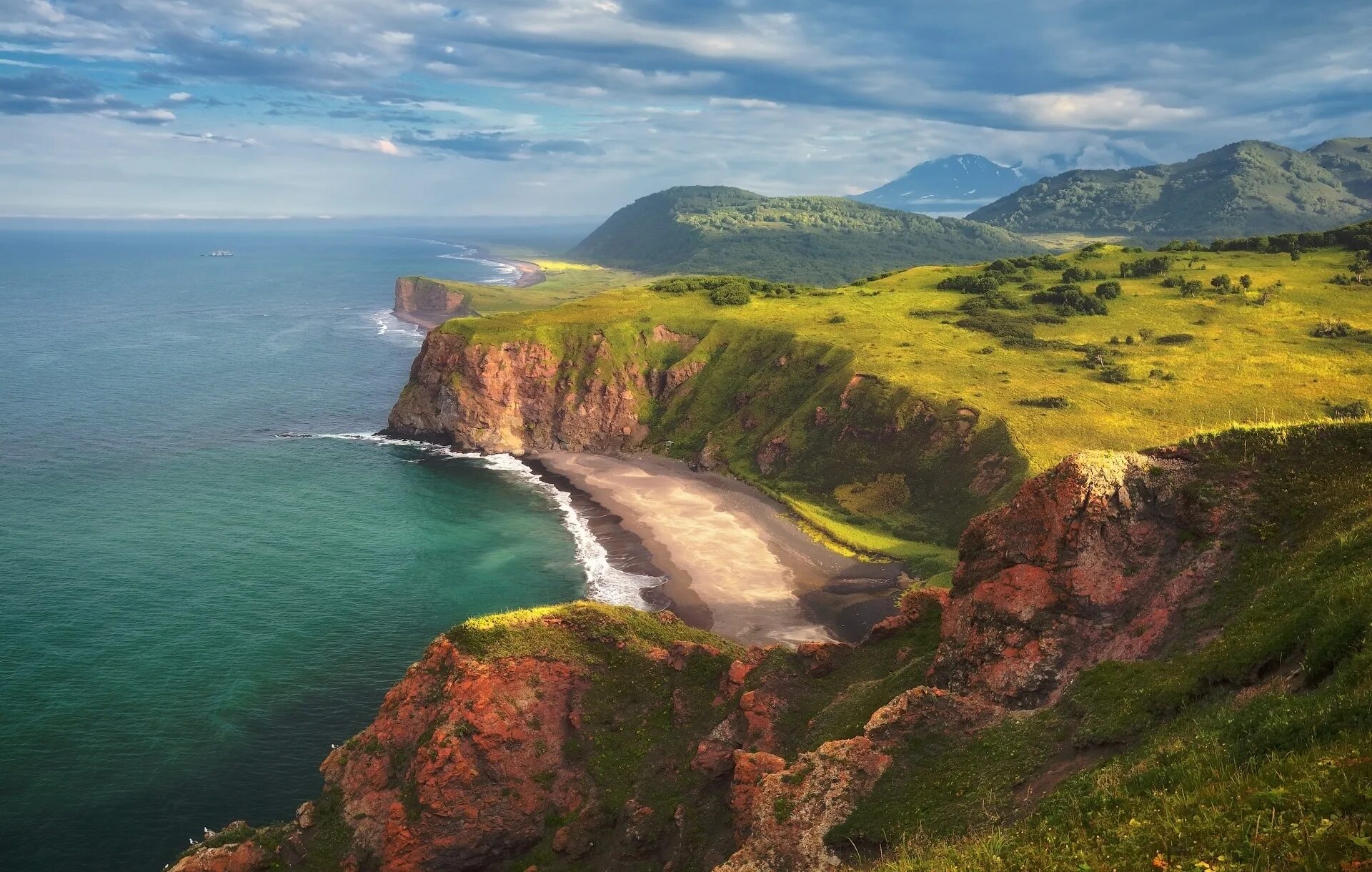 Самый дальний берег. Мыс англичанка Камчатка. Мыс Скалистый Камчатка. Камчатка бухта англичанка. Бухта спасения Камчатка.