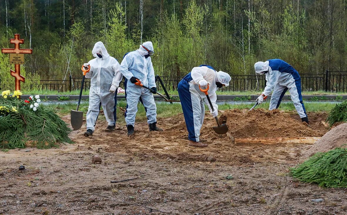 Похоронили начало. Услуги по захоронению людей. Коронавирусное кладбище. Кладбище коронавирусных в России.