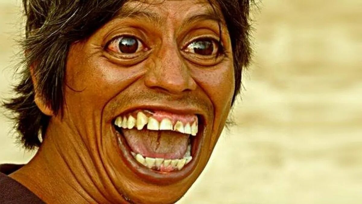 Глупый смех. Эмоции обезьян. Шлитци американская история ужасов. Женщина смеется. Глупый смех.