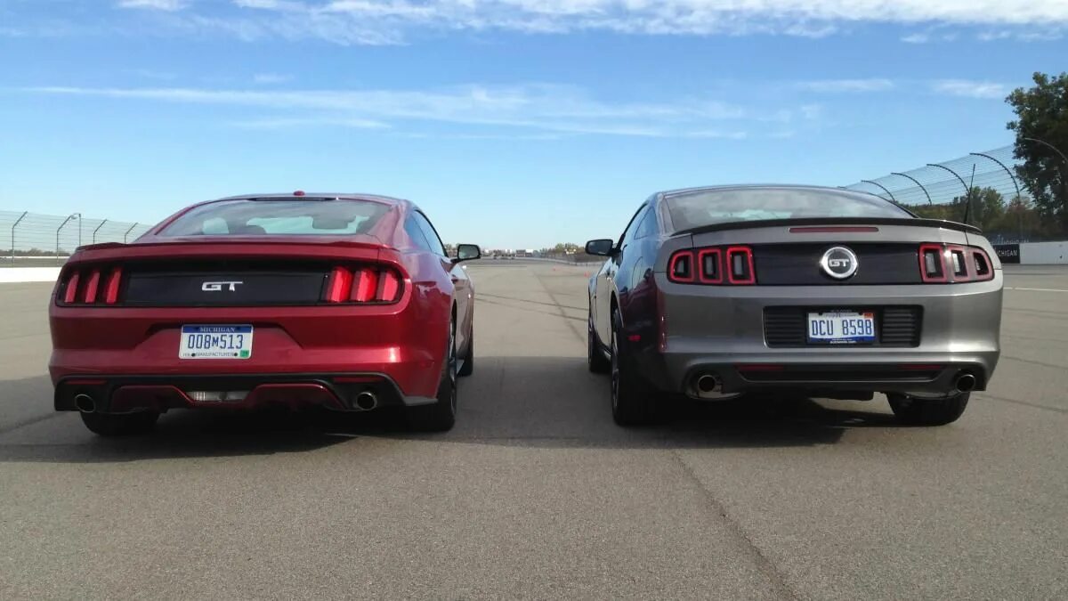 Ford Mustang 2014 vs 2015. Ford Mustang 4 vs. 2013 Mustang Rear. Ford Mustang 2014 back view. Форд против мустанга