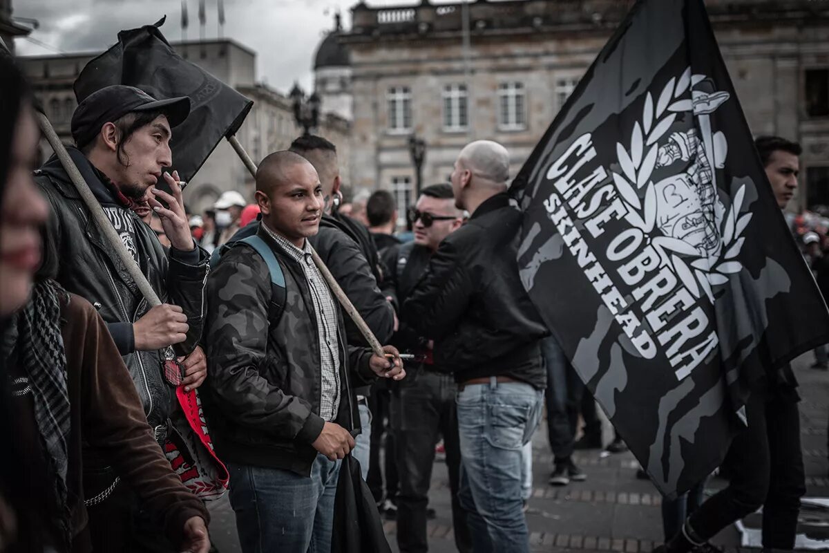 Кто такие антифа. Antifa Skinhead. Antifa скинхеды. Антифа субкультура. Скинхэд АНТИФАШИСТ.