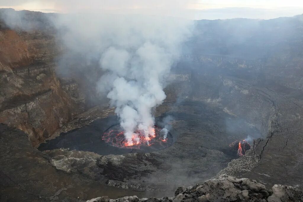 Настоящий каменный вулкан. Вулкан жизни. Лава в реальной жизни. Подготовка к извержению вулкана. Вулкан дель фуэго подводный.