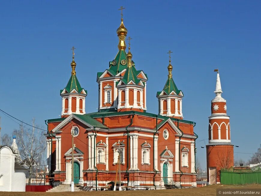 Храмы коломны. Храм михаила архангела коломна. Храмы коломны. Церковь пресвятой троицы коломна. Колокольня успенского собора коломна.