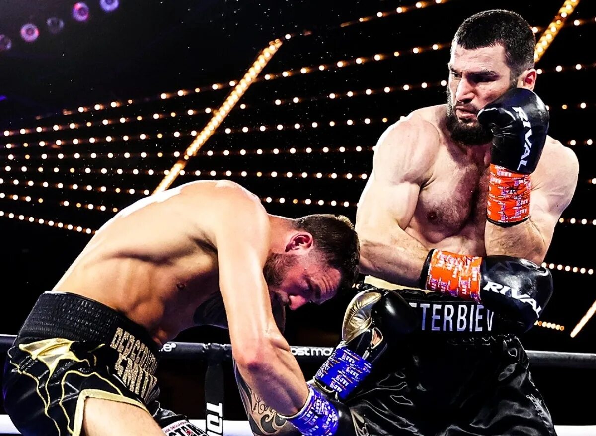 Энтони ярд бетербиев. Бой бетербиева прямая трансляция. Бетербиев браун рассечение. Бой бетербиева прямая трансляция. Бой артуро энтони ярда.