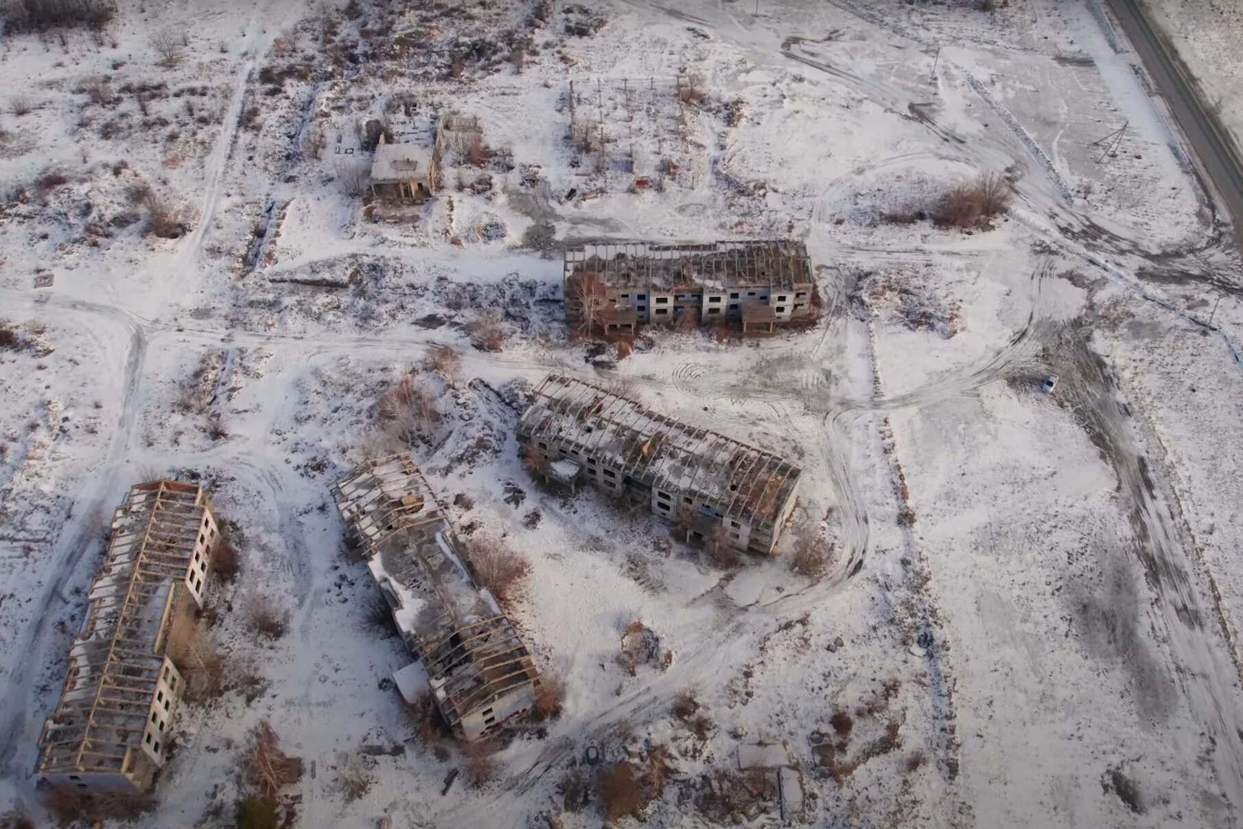 город под поселком. поселок купол чукотка. лесная усадьба коттеджный поселок спб. посёлок глебовский истринский район. березники пермский край карстовые провалы.