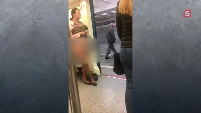 Девушка в белых трусиках попалась на камеру в метро