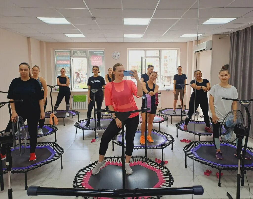 джампинг ростов западный район цены. фитнес на батутах. джампинг ростов на дону. фитнес клуб сочи. Kangoo jumps занятия.