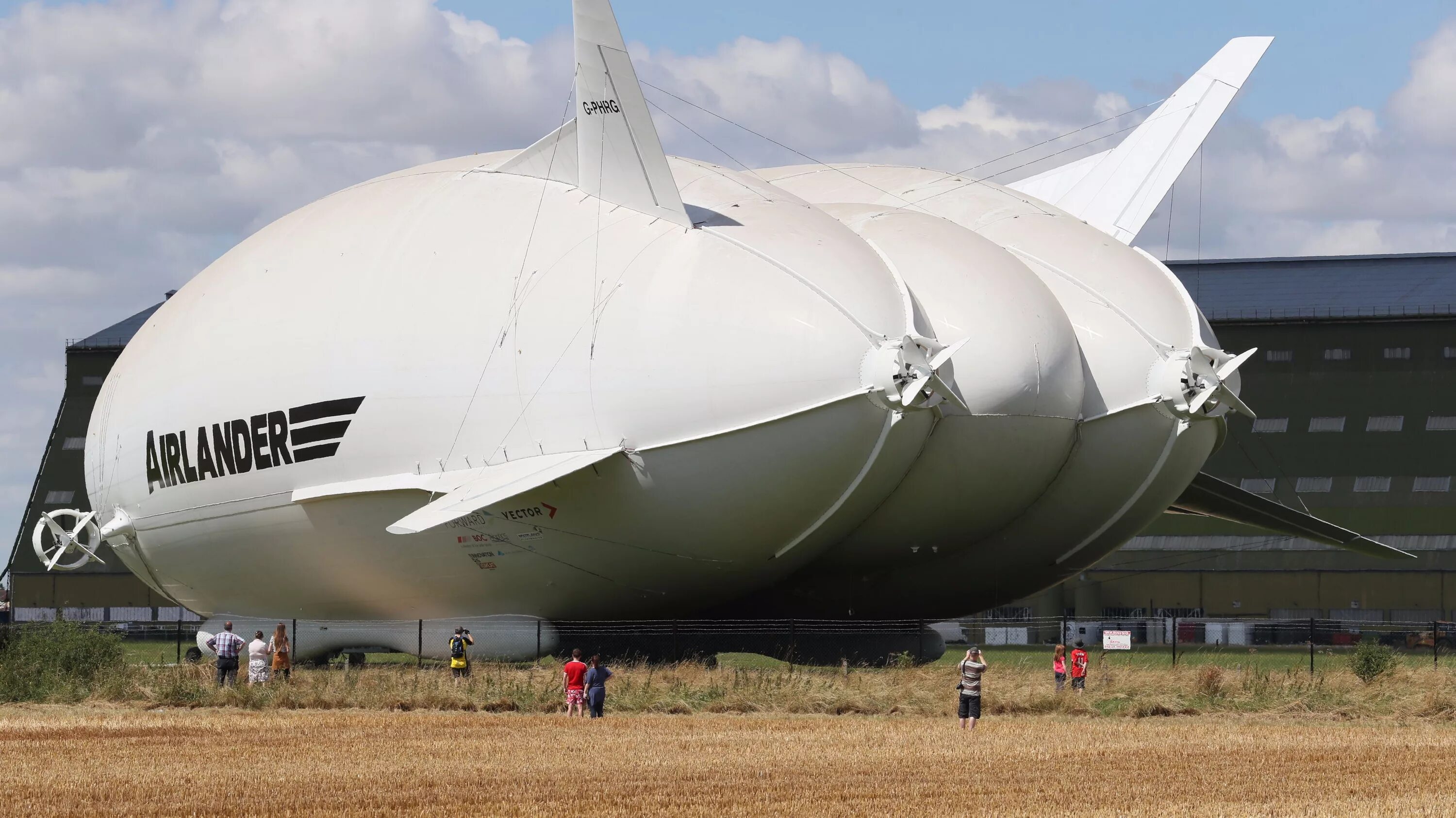 Самый большой самолет в мире. Дирижабль Airlander. Airlander 10 — гибридный дирижабль. Гибридный дирижабль Филимонова. Самый гигантский в мире дирижабль.