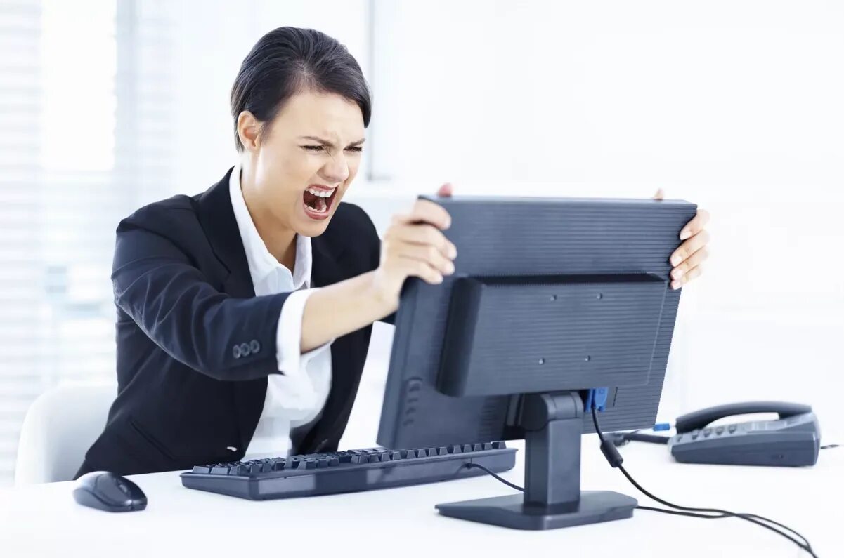 Обслуживание серверов. Компьютер все чаще. Мужчина с ноутбуком. Компьютер все чаще. Социальные сети вывод.