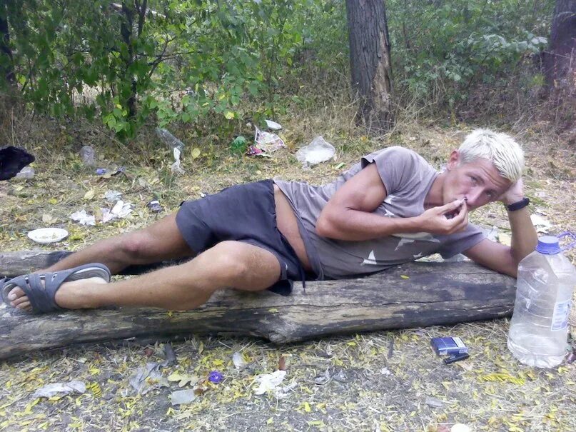 Я бычок подниму горький дым слушать. Я бычок подниму. сектор газа я бычок подниму горький дым. я бычок подниму горький дым затяну.