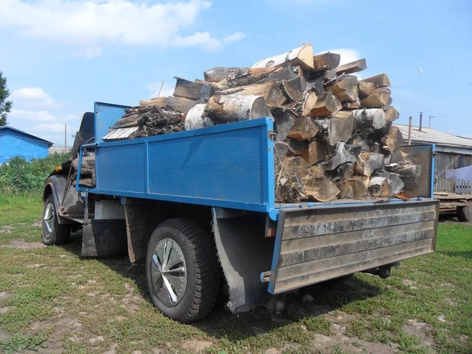 Сколько дров в камазе. КАМАЗ дров 6 м3. Машина на дровах. Машина полная дров. Машина с дровами привозка.