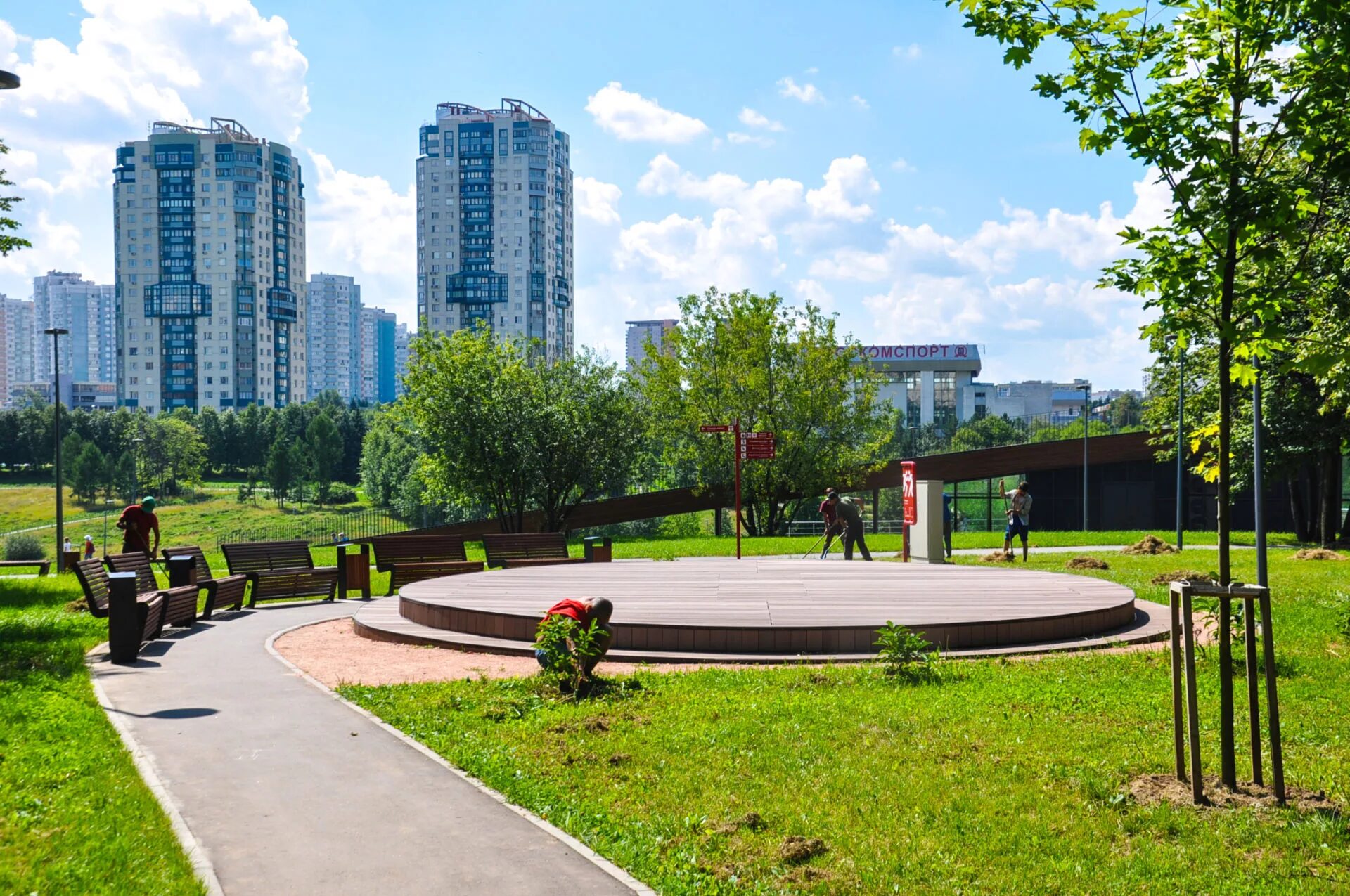 Village парки. Парк олимпийской деревни 80 в Москве. Парк олимпийской деревни в Тропарево-Никулино. Олимпийская деревня парк в МСК. Пруды в олимпийской деревне Москва.