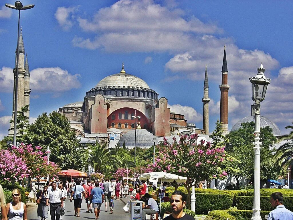 Стамбул 132 34674. Festival тюльпанов стамбул. Стамбул март апрель. Стамбул в апреле 2022. Стамбул в апреле 2024.