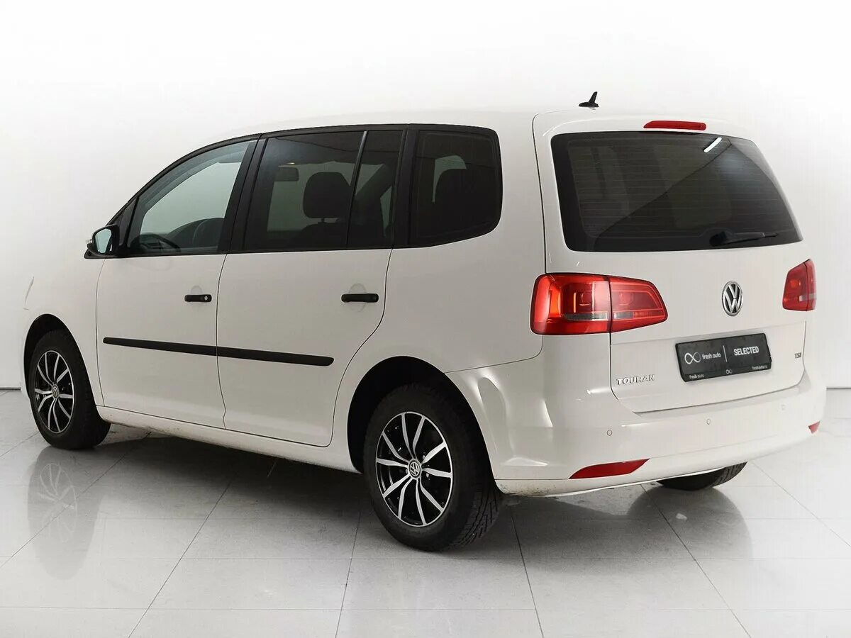 Фольксваген туран 1.9 купить. Volkswagen Touran 2012 белый. Фольксваген Туран белый. Фольксваген Туран 2016 белый. Фольксваген 2022 белый Тауран.