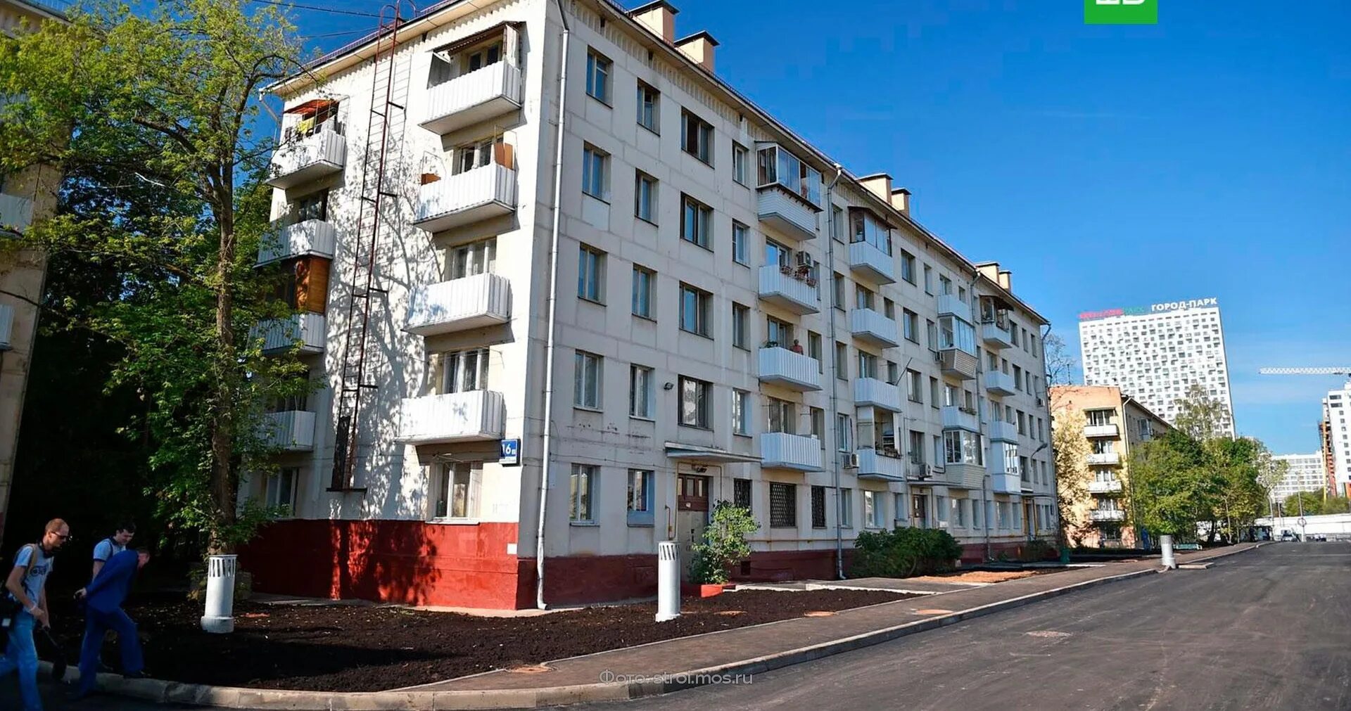 Дом бекхэмов в лондоне. Современный трехэтажный дом. Хрущевка 1 335 иркутск. Вилла в лос анджелесе беверли хиллс. Коттеджи модерн хаус.