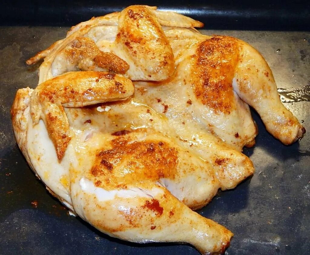 Запеченный цыпленок. Курица в духовке. Курица табака в духовке. Куры табака в духовке рецепт
