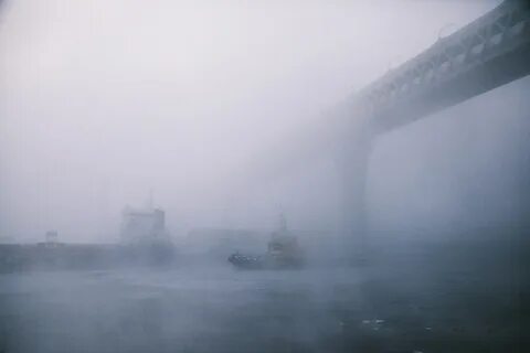Из за тумана город на время