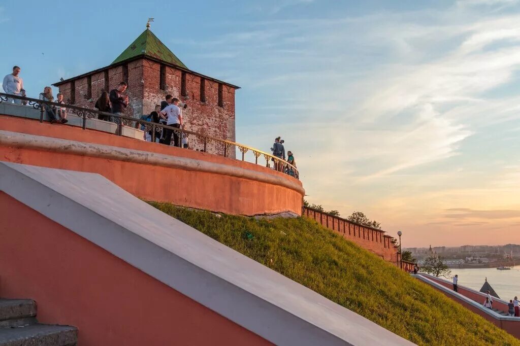 Чкаловская лестница памятник. Чкаловская лестница памятник Чкалову. Чкаловская лестница вид от памятника Чкалова. Чкаловская лестница Нижний Новгород.