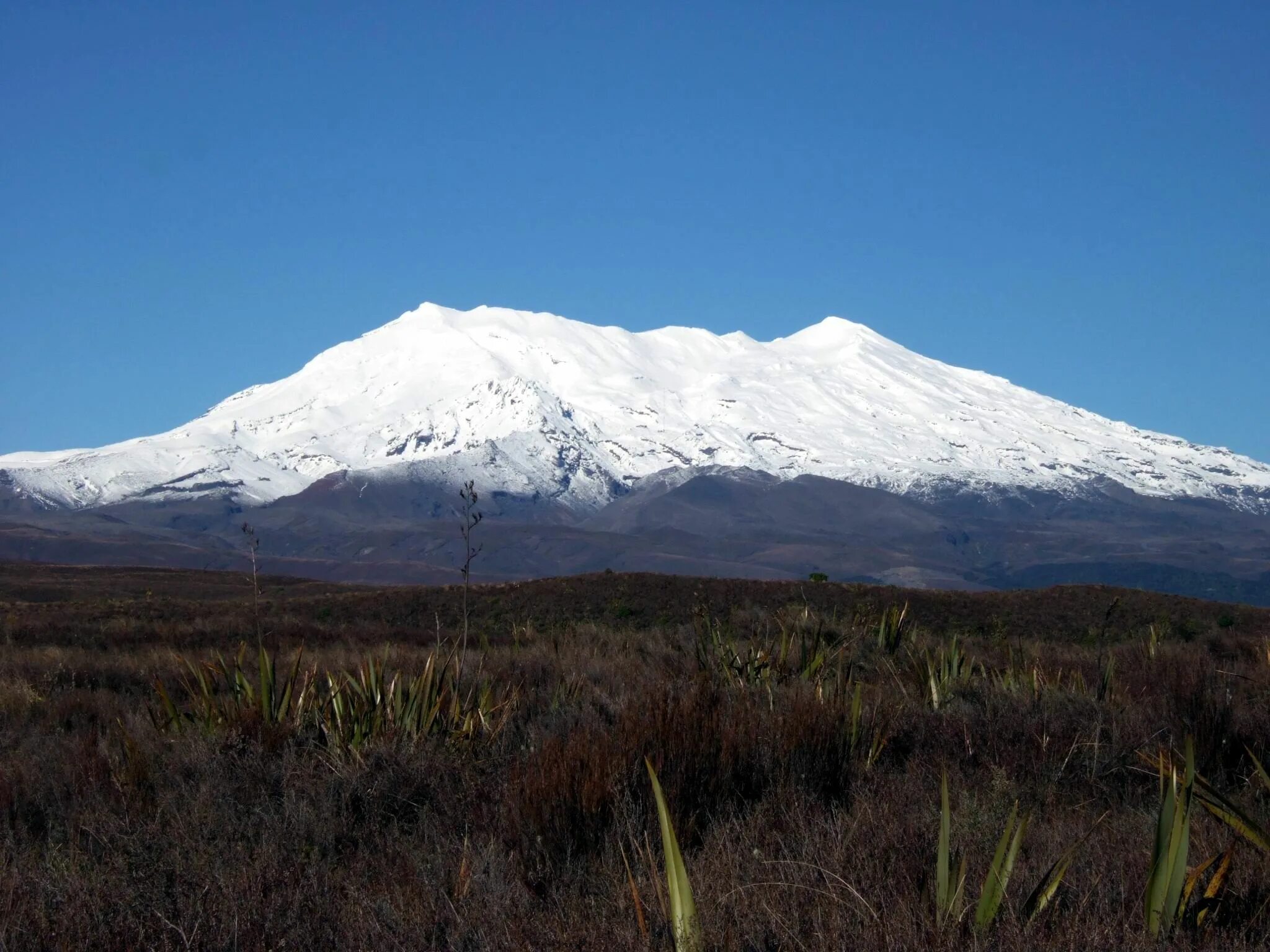 Вулкан руапеху где находится. Гора Руапеху новая Зеландия. Вулкан Руапеху. Руапеху вулкан озеро. Ородруин Руапеху.