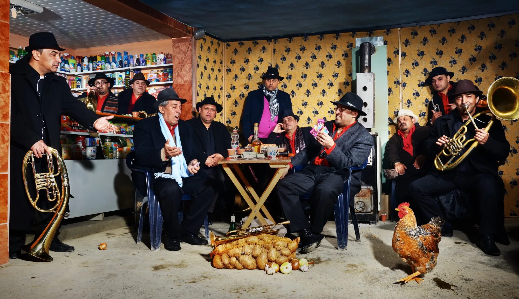 Кустурица цыгане. Время цыган фильм 1988. Эмир кустурица, 1988. Кустурица цыгане. Эмир кустурица черная кошка белый кот.