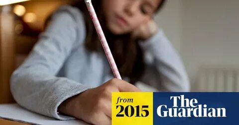 Ученик пишет предложение