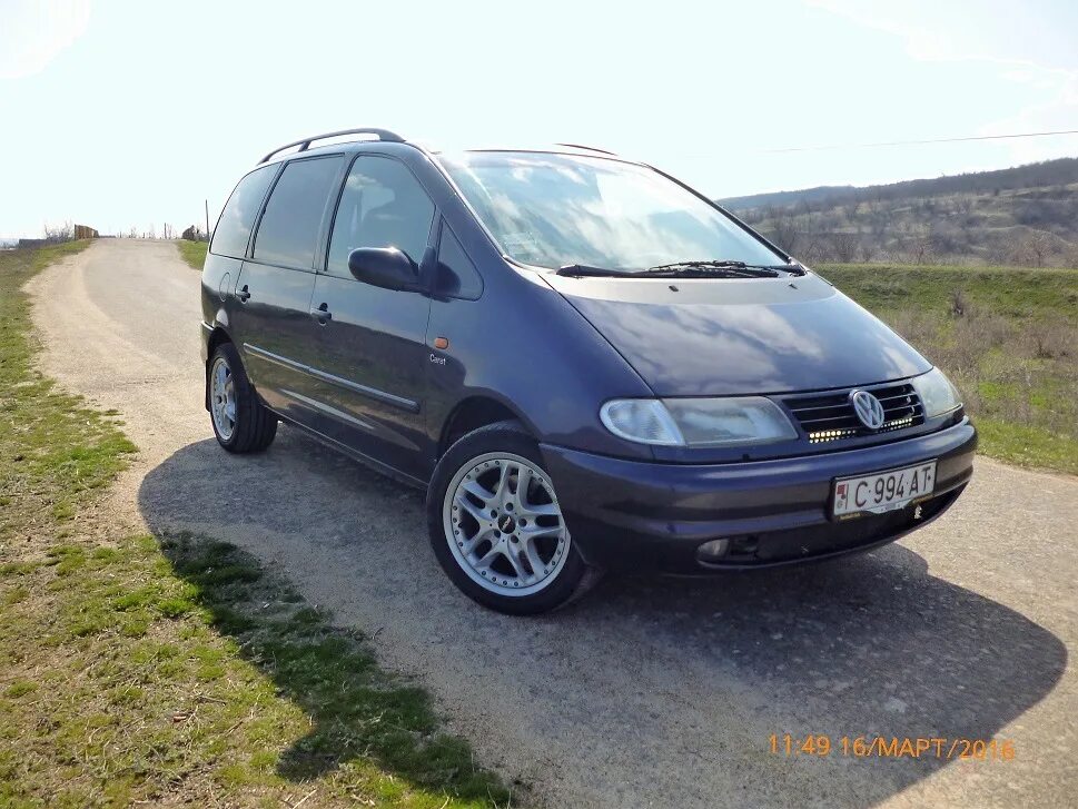 Volkswagen sharan 1 и 9 tdi. Фольксваген Шаран 1996. Volkswagen Sharan 1.9 TDI. Фольксваген Шаран 1999. Фольксваген Шаран 1999 1.9.