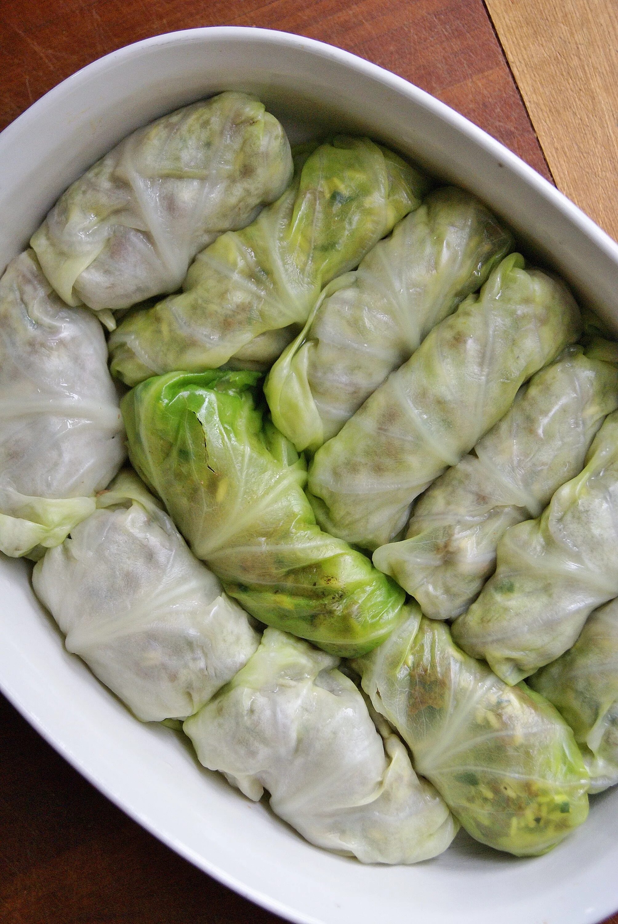 Мясо в капустных листьях рецепт. Долма капустная. долма с листьями капусты. голубцы. голубцы в капустных листьях.