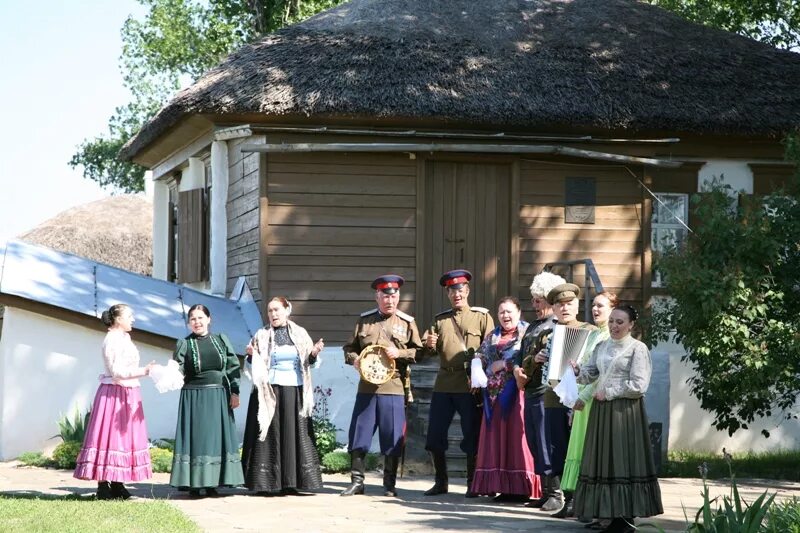 Народы проживающие в ростовской области. Станица вёшенская Шолохов. Станица Вешенская музей Шолохова. Тихий Дон станица Вешенская.