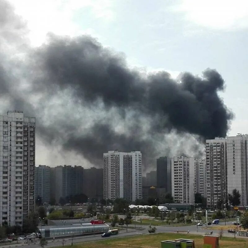 Что горит на востоке москвы сегодня. Пожар на востоке москвы. москва горит. пожар на северо востоке москвы сейчас. пожар в москве сегодня.