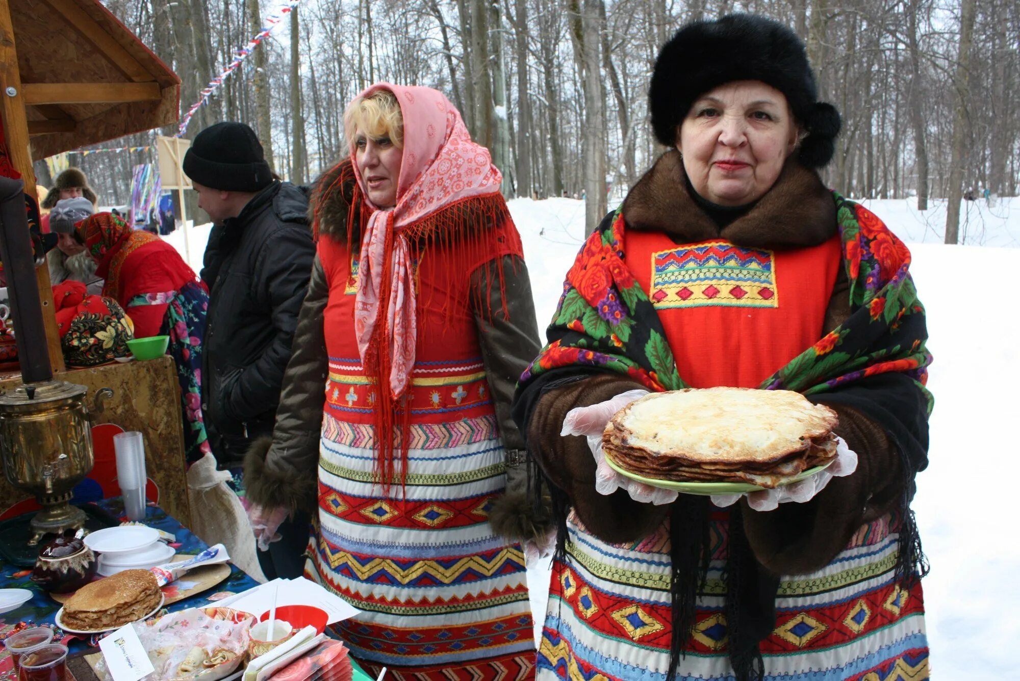 Стол на Масленицу. Масленица. Блины. Масленица в Беларуси. Масленица у белорусов. Можно ли в масленицу есть мясо