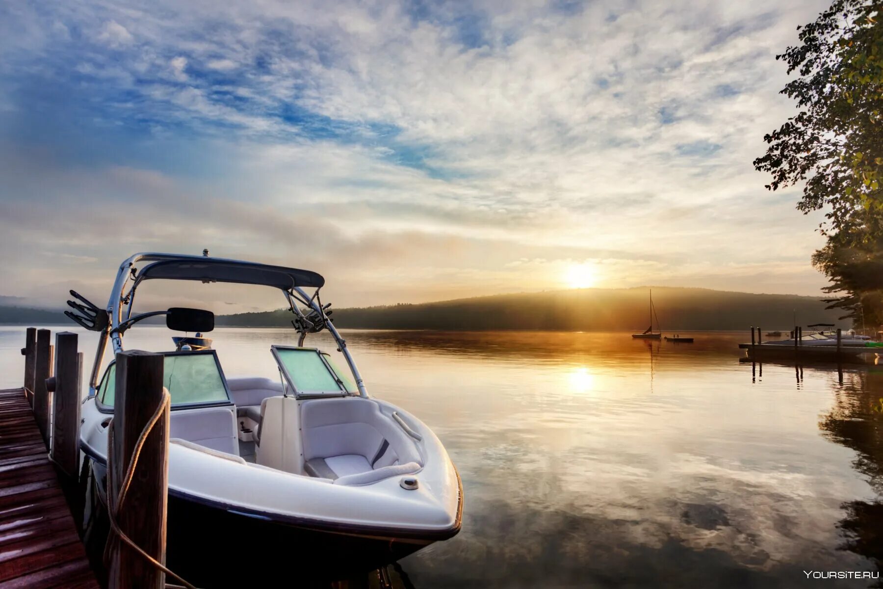 Яхта азимут 77s. Путь катеров. Лодка phoenix 600ht. Причал для катера. Слайдер 180 катер.