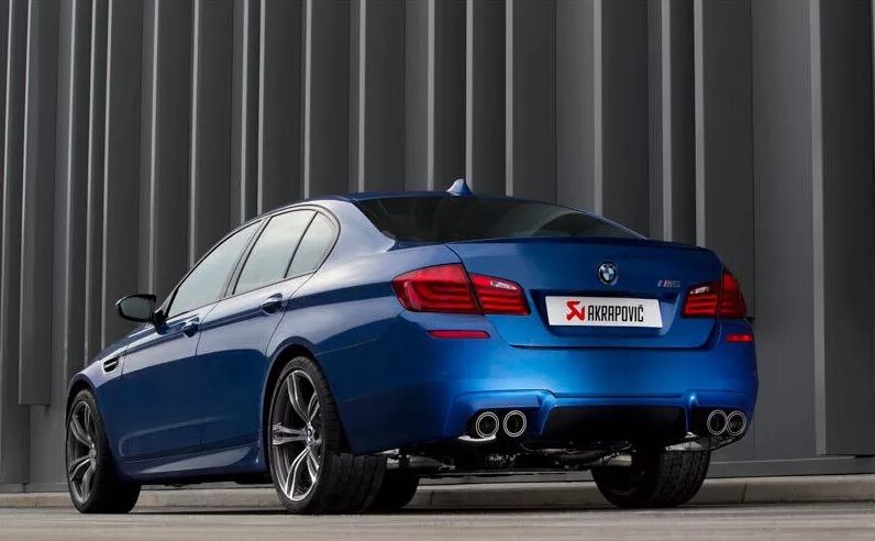 Выхлоп бмв м5. БМВ м5 f10. BMW m5 f10 Akrapovic. BMW m5 f10 Exhaust. M5 f10 Akrapovic.