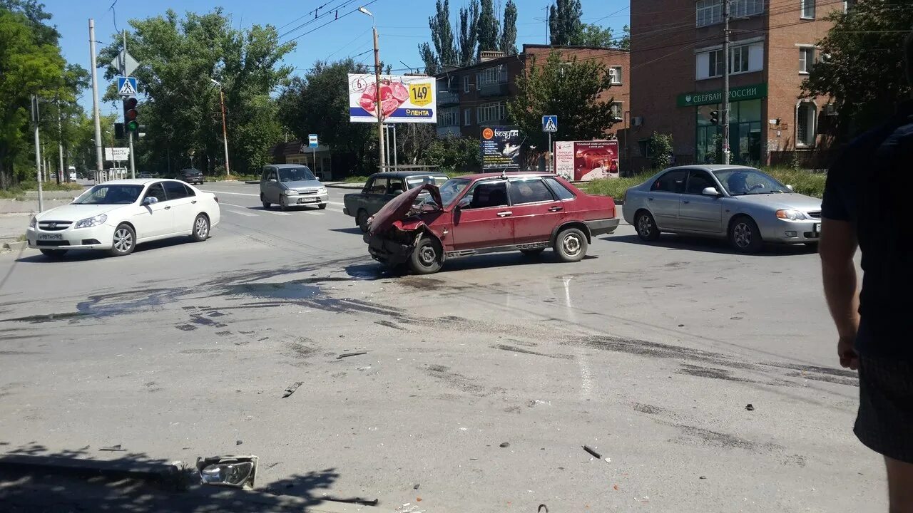 Чп 161 таганрог на сегодня 7 сентября. Таганрог иномарки. Дорожное происшествие на мариупольском в таганроге. Чехова. Таганрог иномарки.