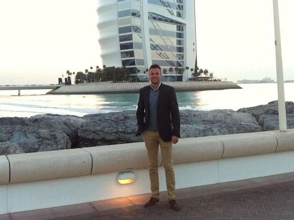 Познакомиться с мужчиной с дубая. Дубай мужчины. Знакомиться с мужчинами с дубая. Познакомиться с мужчиной с дубая. Арабский мужчина в машине.