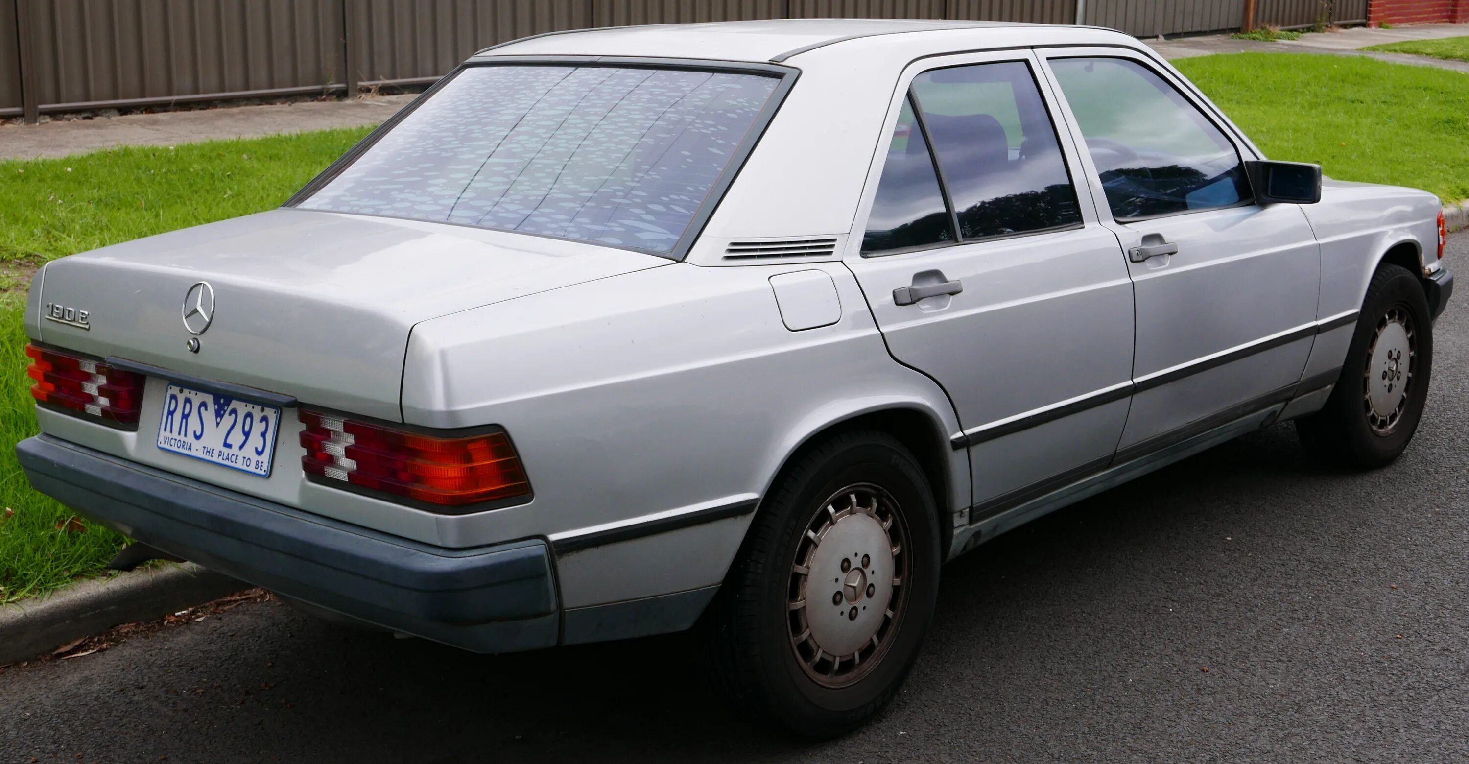 Купить 190 дизель. Mercedes-Benz 190 (w201), 1985. Мерседес 190 дизель. Мерседес 190 2.0 бензин. Mercedes-Benz 190 e 2.0 1985.
