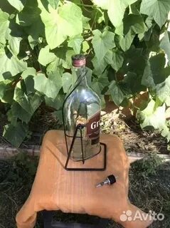 Бутылка на качелях