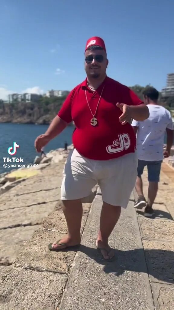 Амир тхалеб танцовщик. Мужской танец живота. Мужской костюм для танца живота. Азика мусаева танец живота. Мужчина танцующий животом.