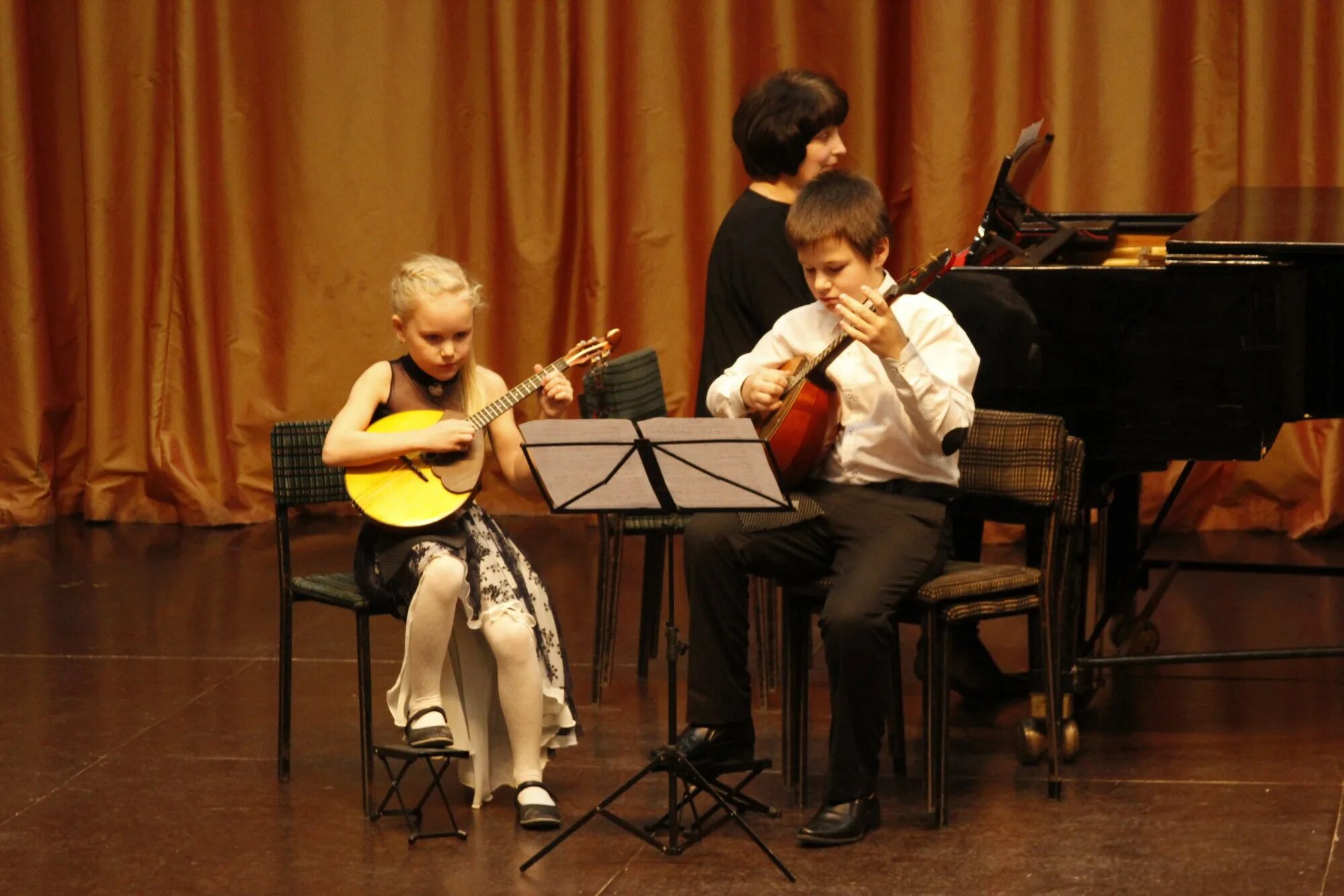 ефремов елизавета красногорская дмш домра. стрельцова валерия руслановна домра. домра музыкальная школа. детская школа искусств 1 майкоп домра.