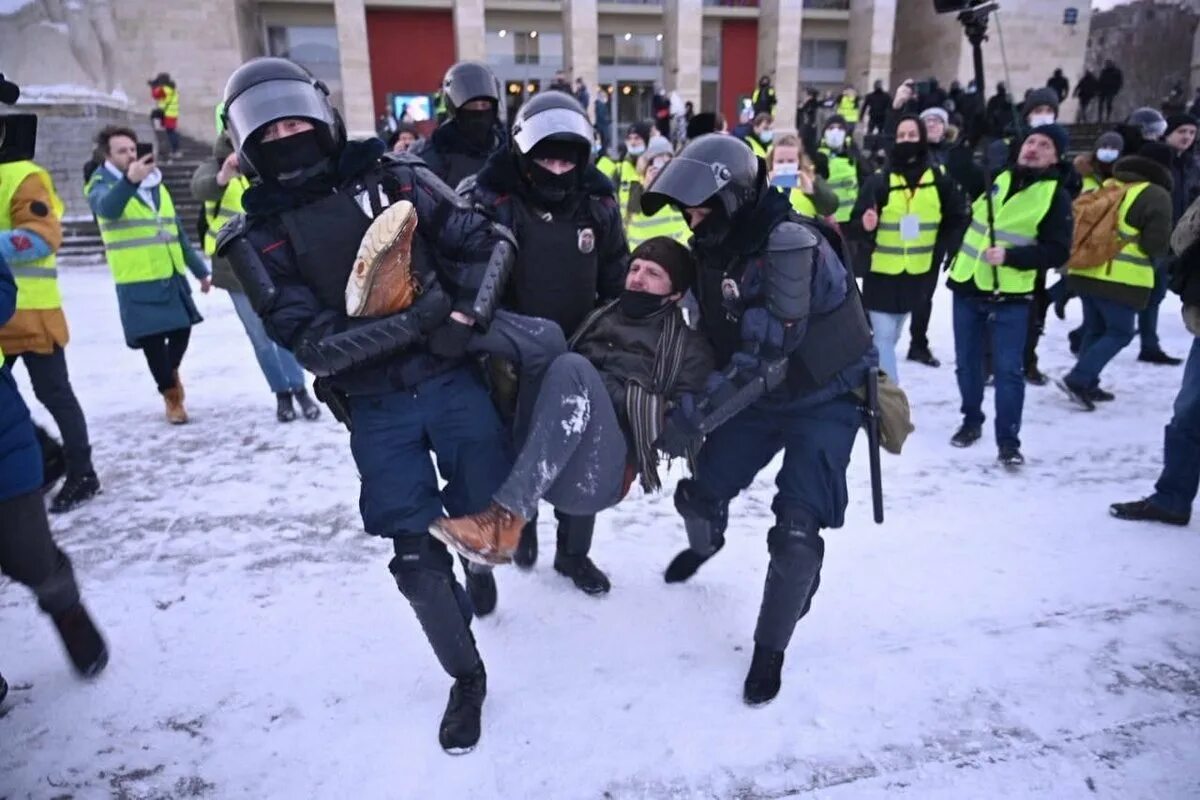 Массовые протесты в России. Митинг. Несанкционированный митинг. Пресса на митинге.