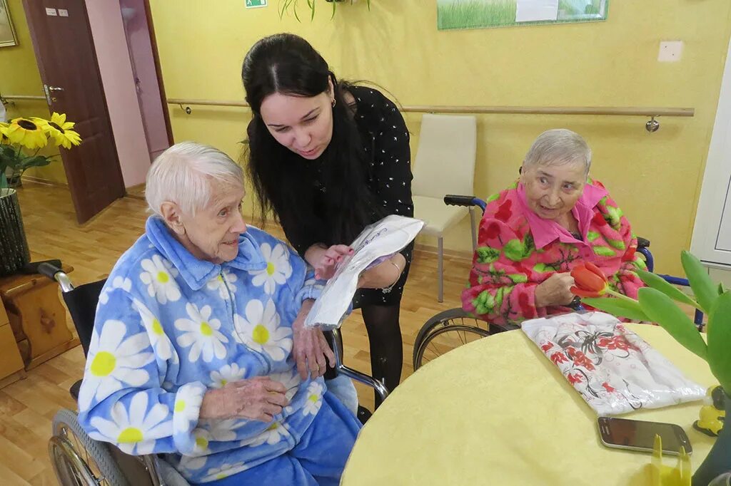 Попечительство бабушки. Пансионаты для престарелых Екатеринбург. Пансионат для пожилых людей. Дом престарелых. Санаторий для пожилых.