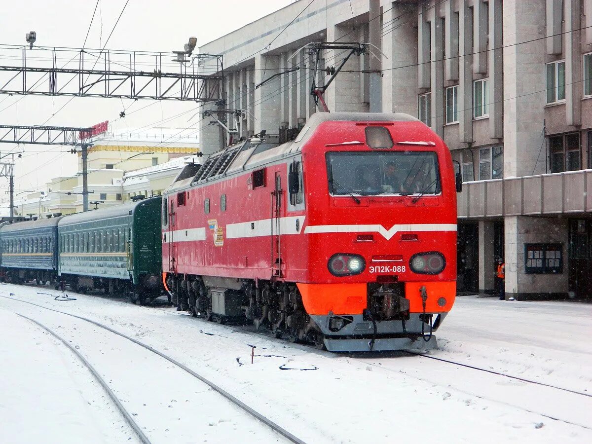 Эп2к ночью. Поезд оренбург екатеринбург. Эп2к 129. Эп2к с вагонами. 2 т 116 с пассажирским поездом.