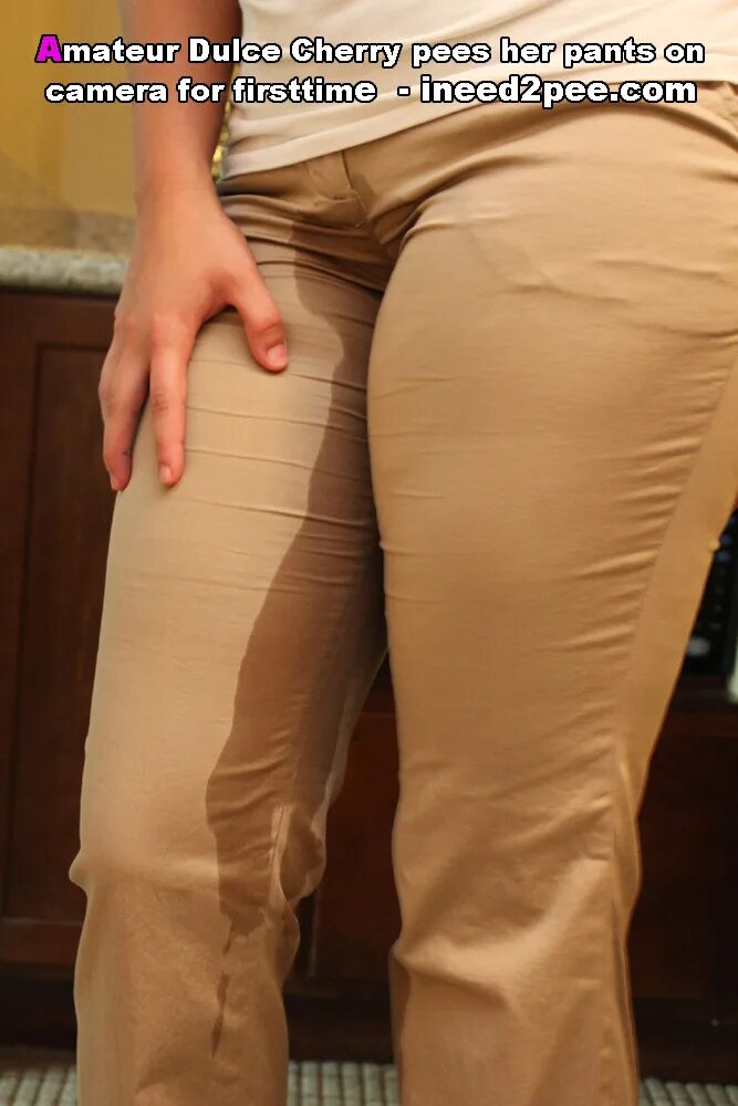 Wetting desperation men. Описалась. Abdl в джинсах. Wetting her in panties. Wetting her in panties.