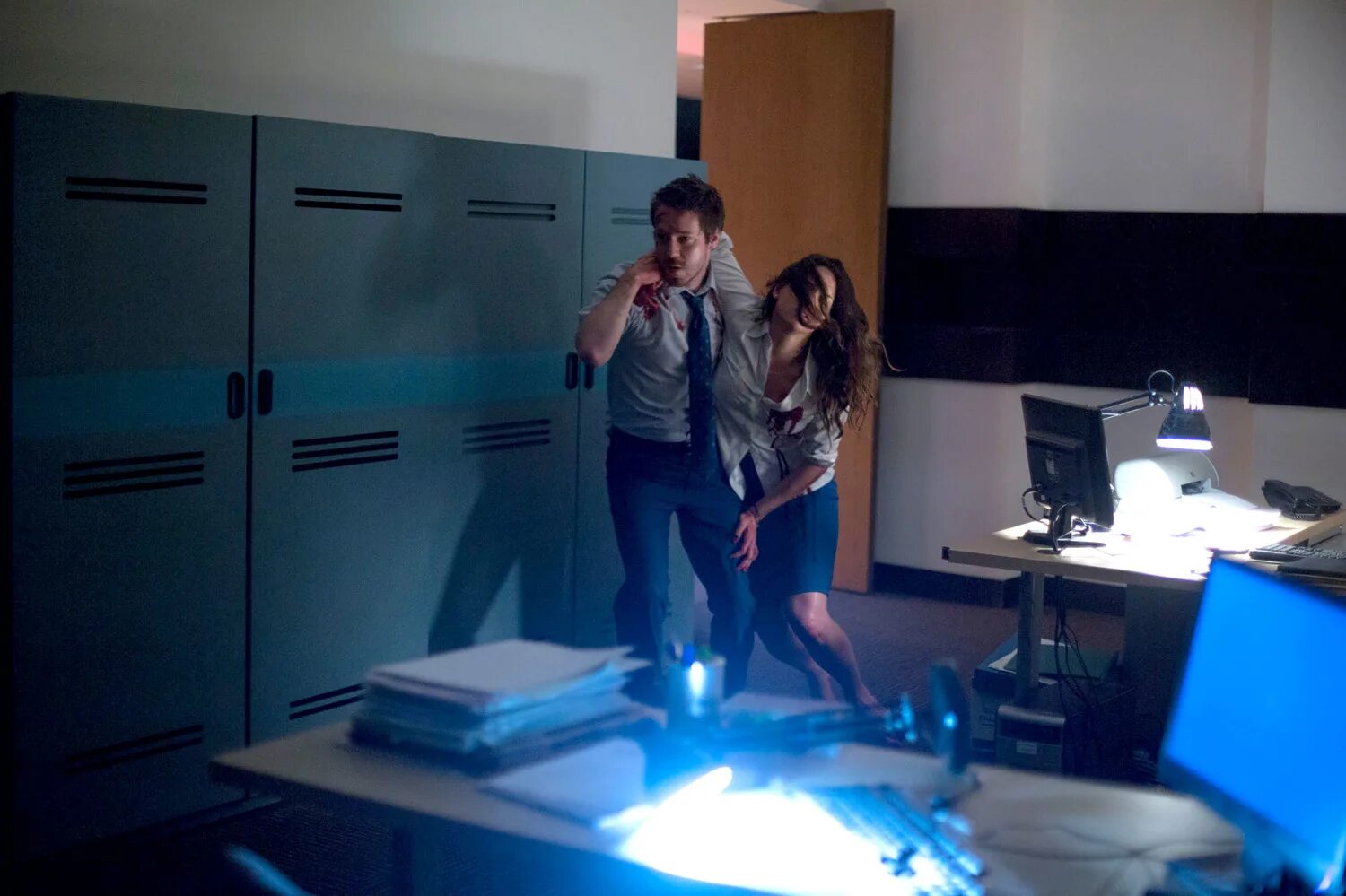 Запертый офис. Запертый офис. Закрыться в кабинете. Офис открытого типа. Фильм эксперимент офис 2017.