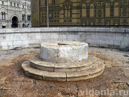 Круглое возвышение в центре храма на котором