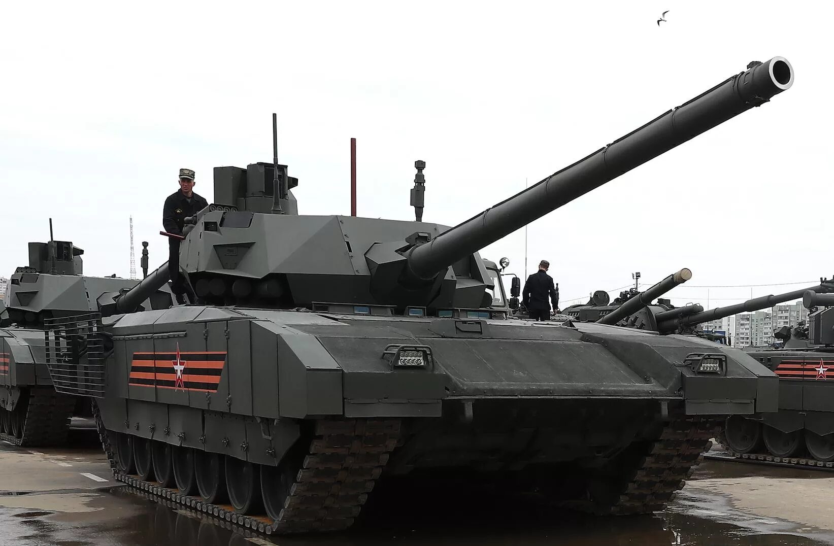 Какой самый лучший танк. Танк т 90 армата. т90 армата. современные танки россии т-90 т-14 армата. танк россии армада т90.