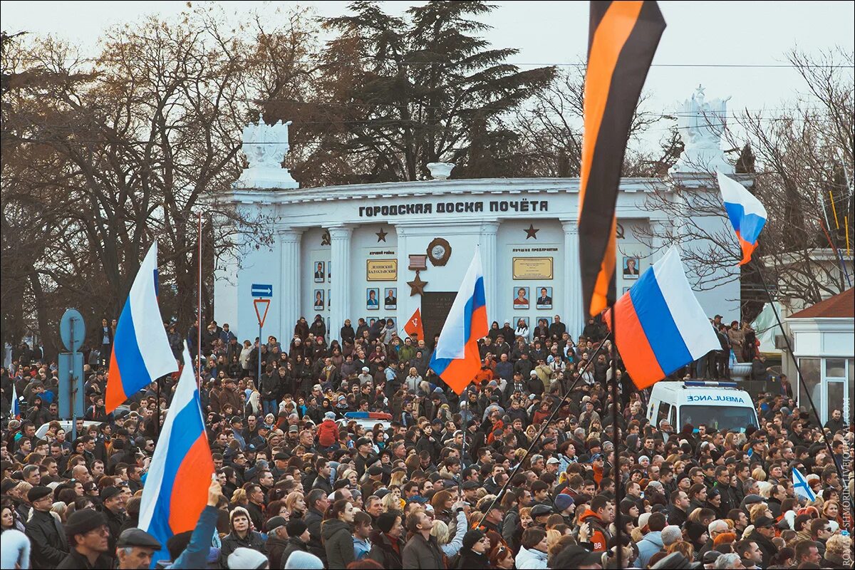 23 февраля 2014 севастополь митинг. Митинг площадь Нахимова в Севастополе 2014. Митинг народной воли Севастополь 2014. Митинг народной воли Севастополь.