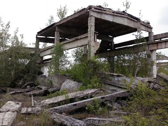 Брошенный производственный участок. Современный заводской цех. Уаз 452 заброшенный. Заброшенная фабрика. Оао «кузнечный завод тяжелых штамповок» г.